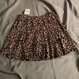 FOREVER 21 NWT animal print mini skirt size M